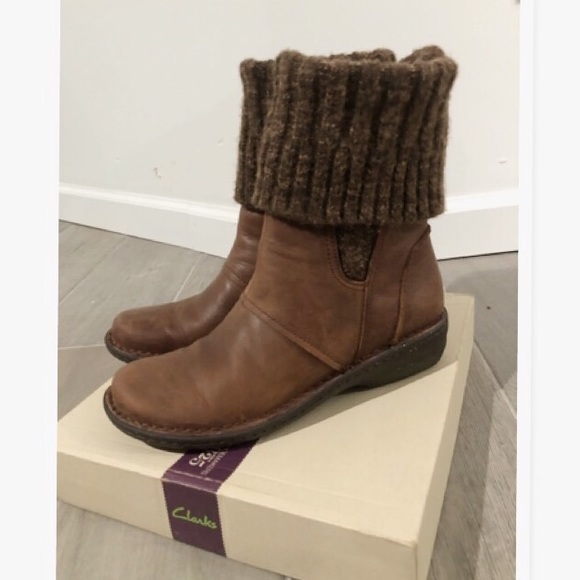 LIKE NEW! CLARKS ARTISAN AVINGTON ANKLE BOOTS SZ 9 - Picture 3 of 8